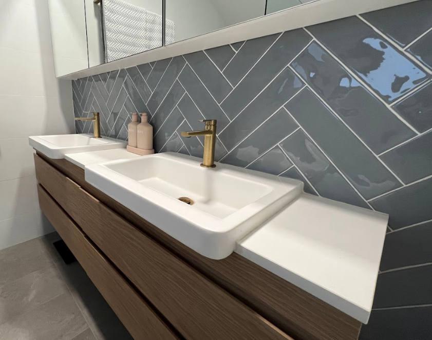 DREAM KITCHEN. LUXURY BATHROOM.GUARANTEED.