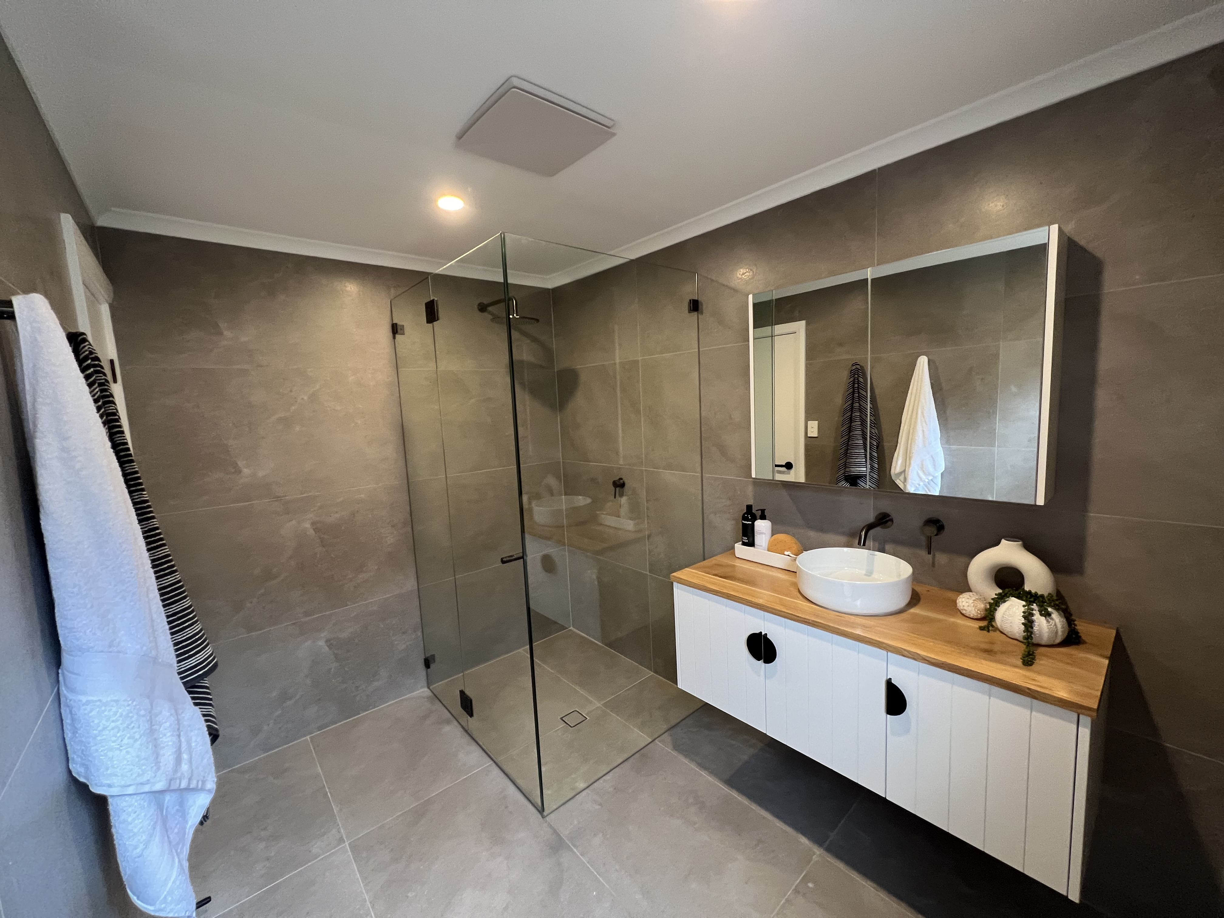 Carbeen Rd Westleigh bathroom
